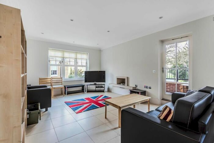 2 Bedroom Flat To Rent In St Margaret`S, Middlesex, TW1