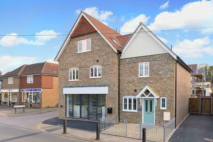 2 Bedroom Flat To Rent In Orchard Close, Godalming, GU8