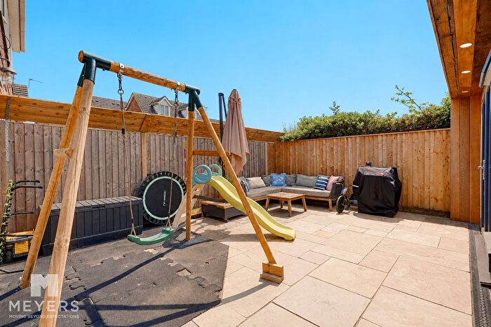 2 Bedroom Flat For Sale In Somerset Road, Christchurch, BH23