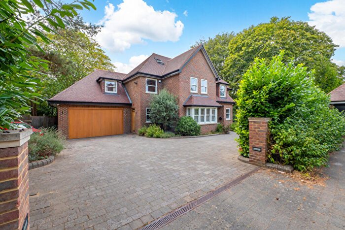 6 Bedroom Detached House For Sale In Woodcote Avenue, Wallington, Surrey, SM6