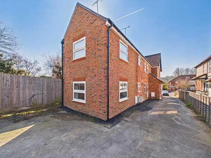 1 Bedroom Flat To Rent In West Wycombe Road, High Wycombe, Buckinghamshire, HP12