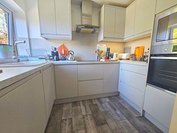 2 Bedroom Flat For Sale In Burleigh Court, Tottenham, N17