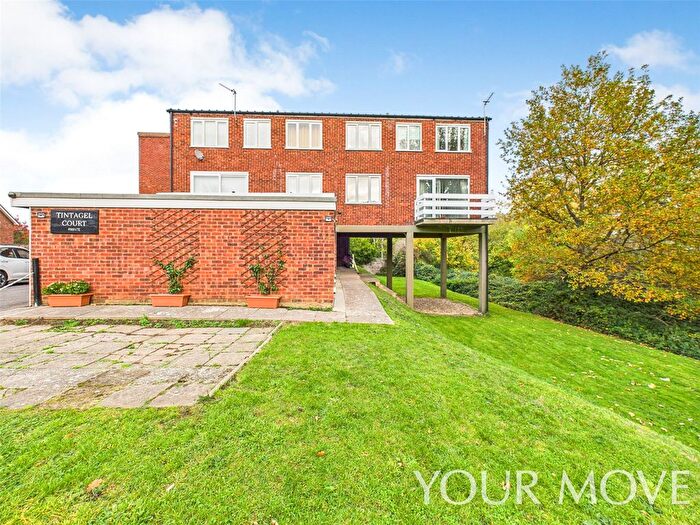 2 Bedroom Flat For Sale In Berkeley Drive, Hornchurch, RM11