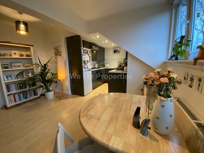2 Bedroom Apartment To Rent In Fairway House, Chorlton Cum Hardy, M21