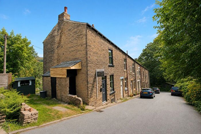 2 Bedroom End Of Terrace House For Sale In Calf Hey Terrace, Todmorden, OL14