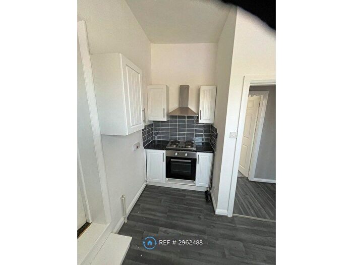 2 Bedroom Flat To Rent In New Road, Stoke-On-Trent, ST10