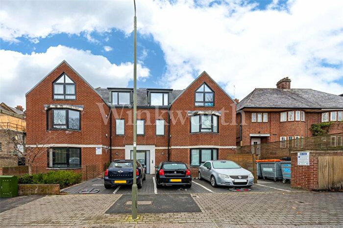 1 Bedroom Apartment For Sale In Hodford Road, London, NW11