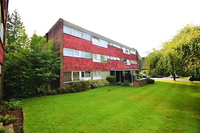 2 Bedroom Flat To Rent In Eaton Court, Guildford, GU1