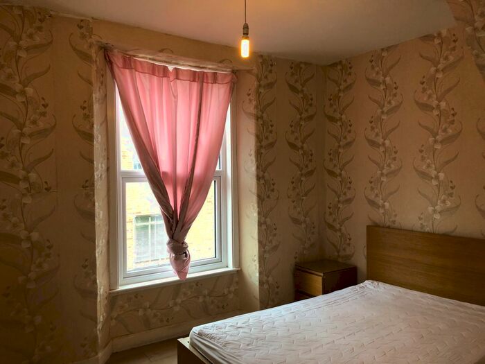 5 Bedroom Block Of Flats To Rent In King Square Avenue, Bristol BS2