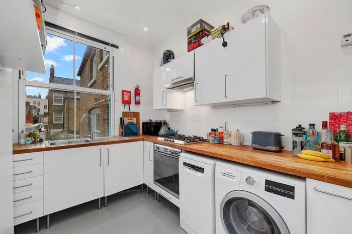 2 Bedroom Flat To Rent In Handforth Road, Oval, London, SW9