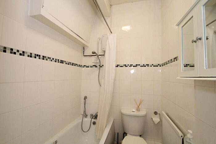 1 Bedroom Flat To Rent In Caledonian Road, Islington, London, N7