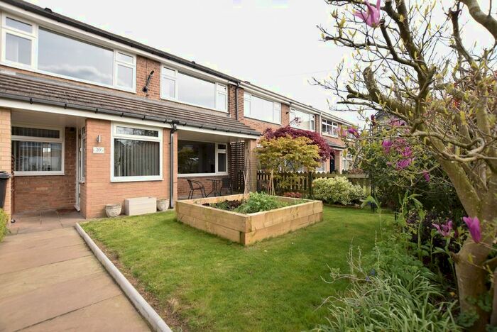 2 Bedroom Town House To Rent In Holly Road, Boston Spa, Wetherby, LS23