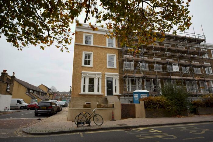 3 Bedroom Flat To Rent In Nunhead Green, Peckham, SE15