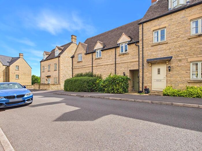 2 Bedroom Coach House For Sale In Forstall Way, Cirencester, GL7