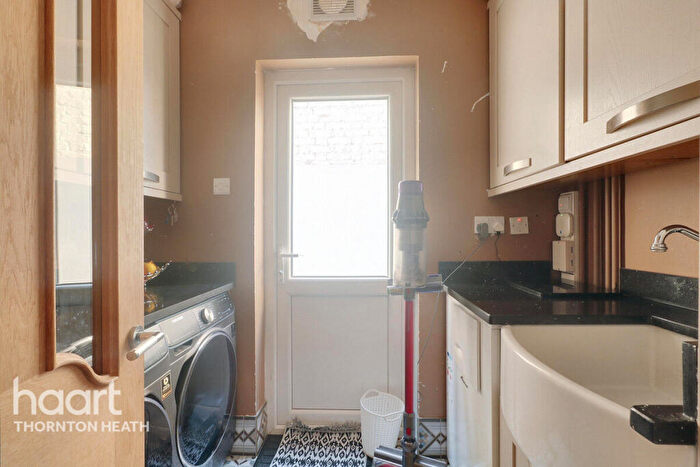 5 Bedroom Semi-Detached House For Sale In Dunheved Road South, Thornton Heath, CR7