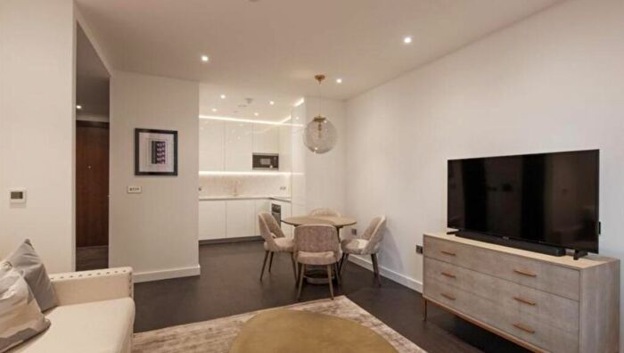 1 Bedroom Apartment To Rent In , Thornes House, Charles Clowes Walk, London, SW11