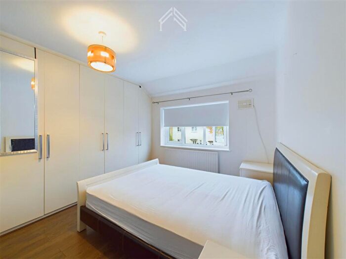 4 Bedroom House To Rent In The Broadway, Harrow, HA3