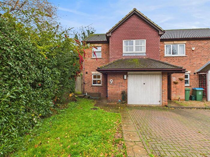 3 Bedroom End Terrace House For Sale In Beaconsfield Road, Aylesbury, Buckinghamshire, HP21