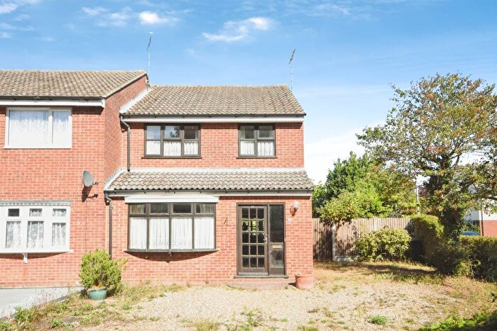 3 Bedroom End Of Terrace House For Sale In Chelmer Road, Braintree, CM7