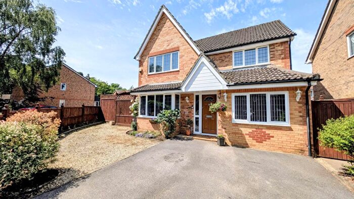 4 Bedroom Detached House For Sale In Maple Leaf Drive, Bordon, Hampshire, GU35