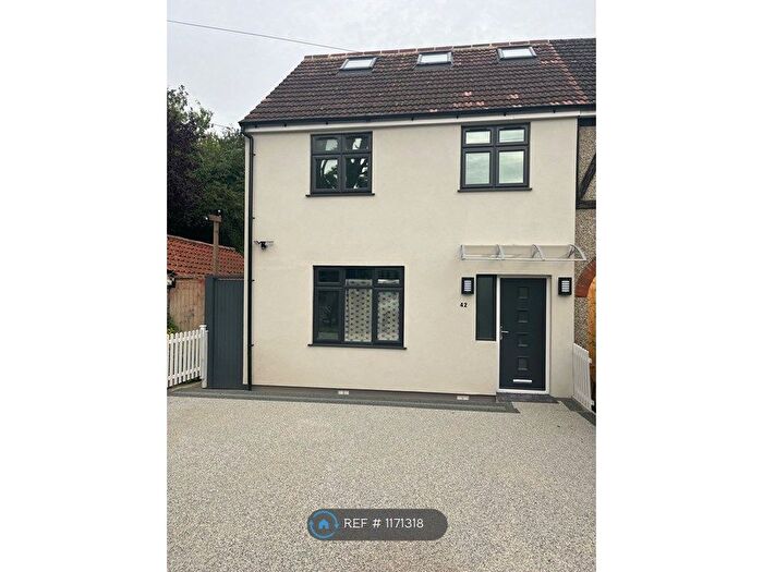 5 Bedroom Semi-Detached House To Rent In Homeway, London, RM3