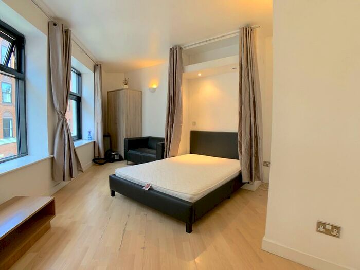 Studio To Rent In Britannia House, York Place, LS1