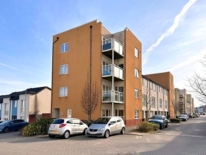 2 Bedroom Flat For Sale In Wain Close, Penarth, CF64