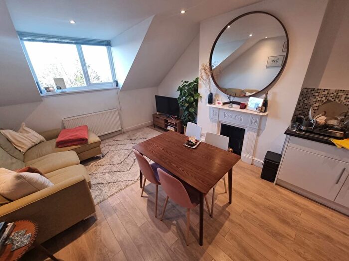 2 Bedroom Flat To Rent In Minster Road, West Hampstead, NW2