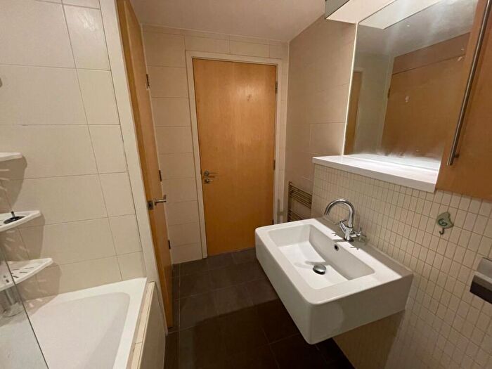 1 Bedroom Flat To Rent In Fulcrum, Furnival Street, Sheffield, Yorkshire, S1