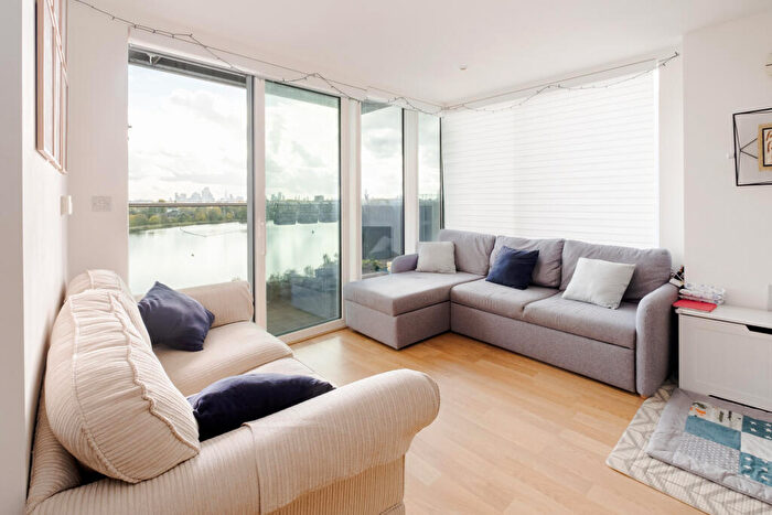 2 Bedroom Flat For Sale In Goodchild Road, London, N4