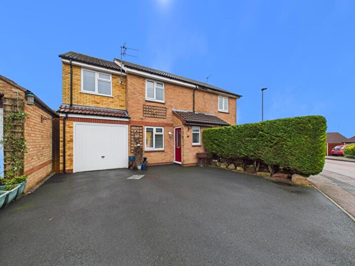 3 Bedroom Semi-Detached House For Sale In Edwinstowe Road, Oakwood, DE21
