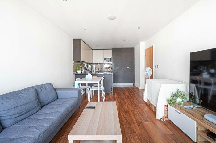 2 Bedroom Flat To Rent In Heritage Avenue, Colindale, London, NW9