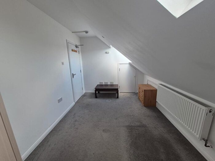 6 Bedroom House Of Multiple Occupation To Rent In Ballogie Avenue, London, NW10