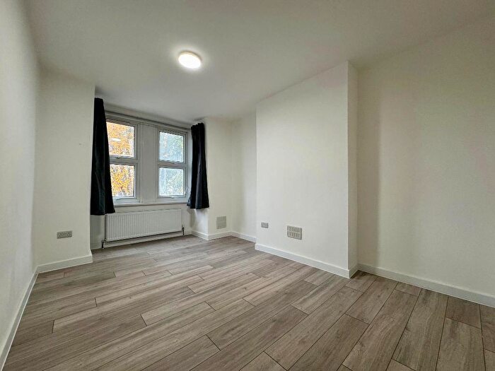 1 Bedroom Flat To Rent In Southend Road, East Ham, London, E6