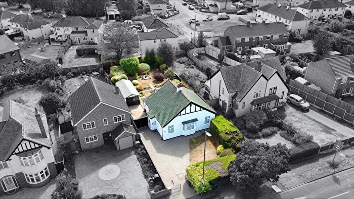 2 Bedroom Detached Bungalow For Sale In Cheltenham Road, Longlevens, Gloucester, GL2