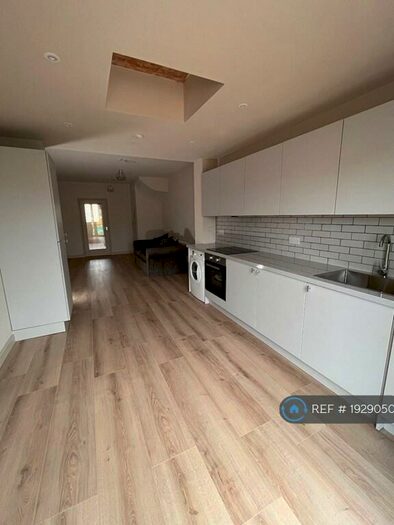 2 Bedroom Semi-Detached House To Rent In South Coast Road, Peacehaven, BN10