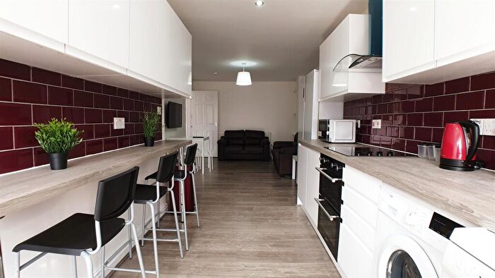 6 Bedroom Semi Detached House For Sale In Court Oak Road, Birmingham, B32