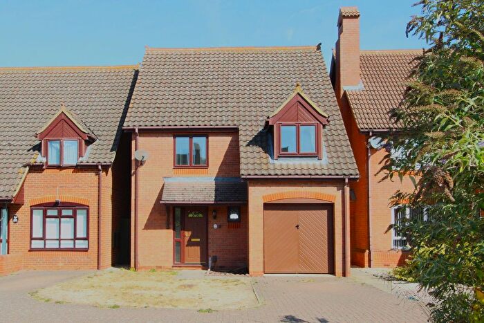 3 Bedroom Detached House For Sale In Fieldfare, Sandy, SG19