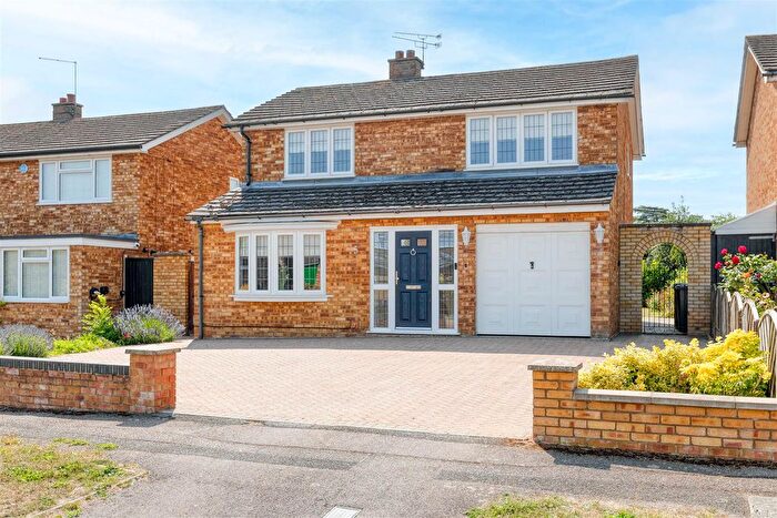 3 Bedroom Detached House For Sale In Cedar Avenue, Ickleford, SG5