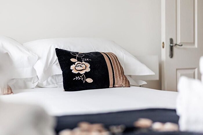 2 Bedroom Flat To Rent In Norton Way, Poole, BH15