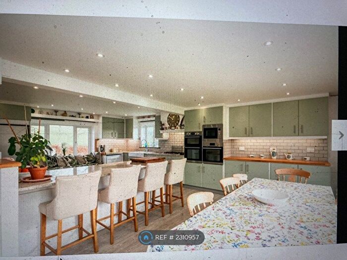 4 Bedroom Flat To Rent In Hemel Hempstead Road, Berkhamsted, HP4