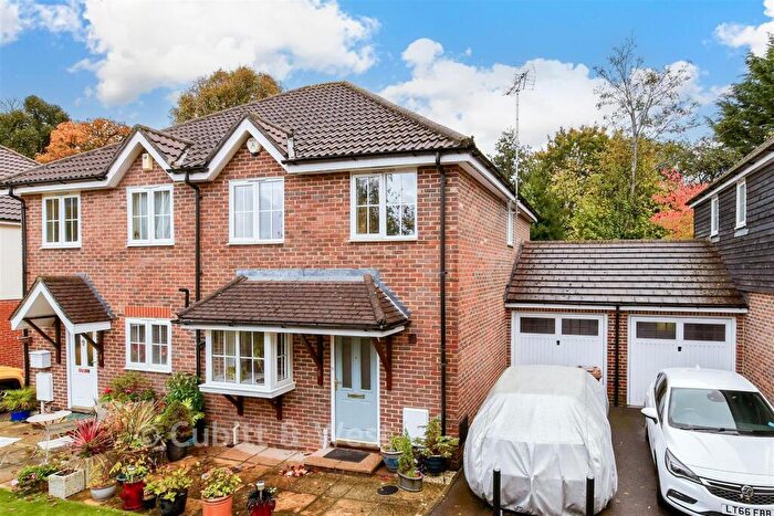 3 Bedroom Semi Detached House For Sale In Corner Farm Close, Tadworth, Surrey, KT20