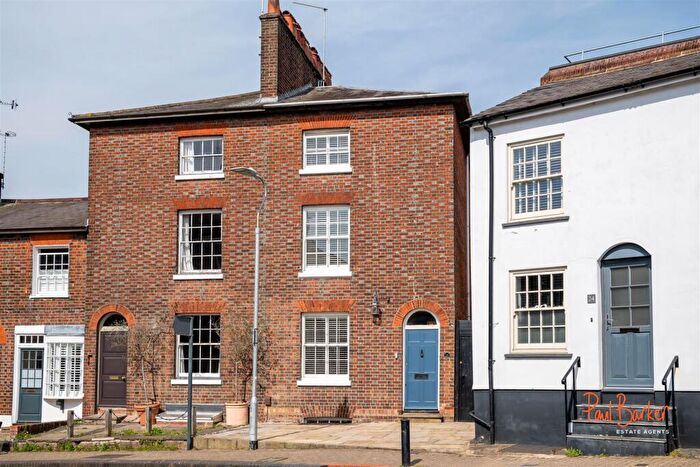 3 Bedroom Semi-Detached House For Sale In Spencer Street, St. Albans, AL3