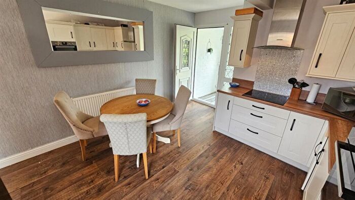 3 Bedroom Town House For Sale In Butler Close, Cropwell Butler, NG12