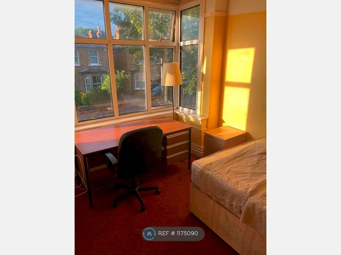 5 Bedroom Detached House To Rent In The Greenway, Uxbridge, UB8