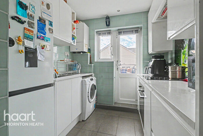2 Bedroom Maisonette For Sale In Winterbourne Road, Thornton Heath, CR7