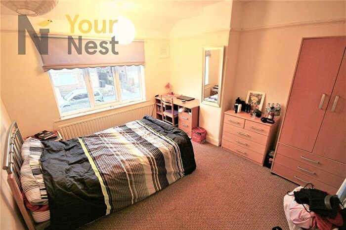 4 Bedroom Semi-Detached House To Rent In Stanmore Crescent, Leeds, LS4