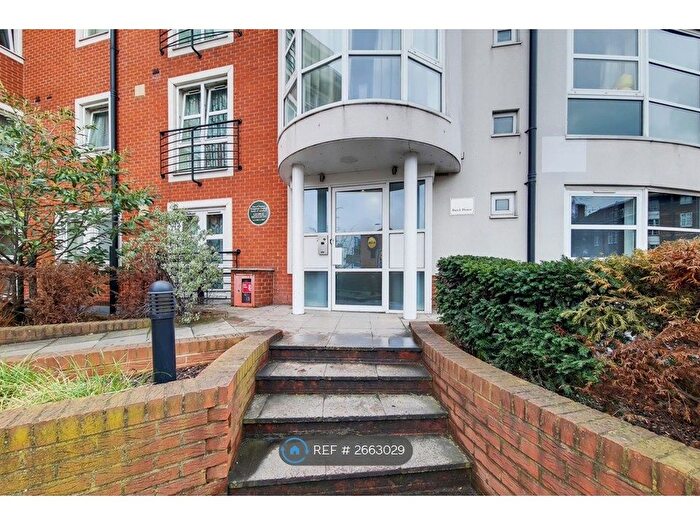3 Bedroom Flat To Rent In Buick House, Kingston Upon Thames, KT2