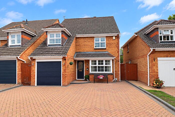 4 Bedroom Detached House For Sale In Wisley Gardens, Farnborough, GU14