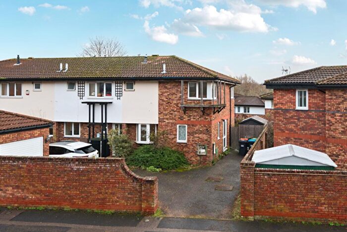 3 Bedroom Semi-Detached House For Sale In Quinton Drive, Bradwell Village, Milton Keynes, MK13